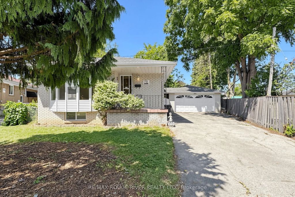 38 Lombardy Crescent, Toronto E04