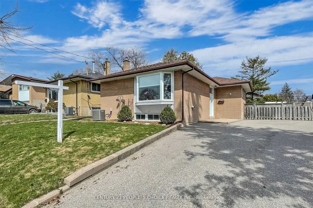 5 Mid Pines Road, Toronto E09