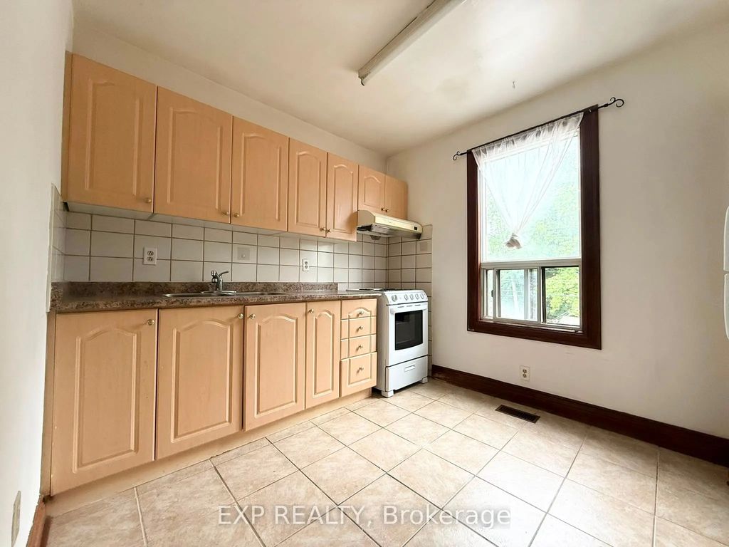 759 Gerrard Street E 2nd Fl, Toronto E01