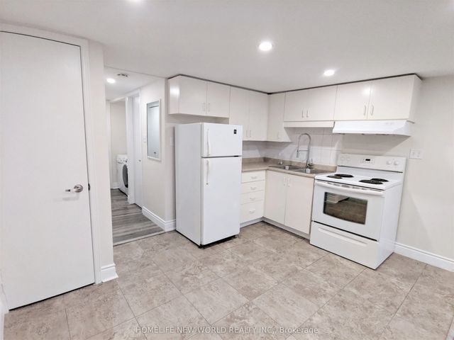 158 Coxwell Avenue Bsmt, Toronto E01