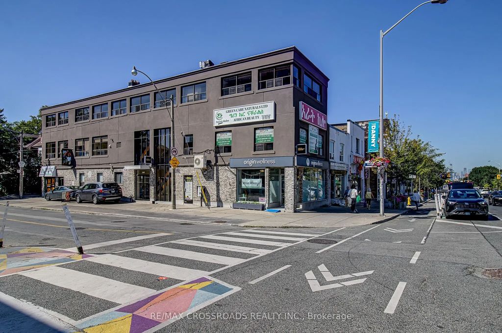 2017 Danforth Avenue 2nd Floor, Toronto E02
