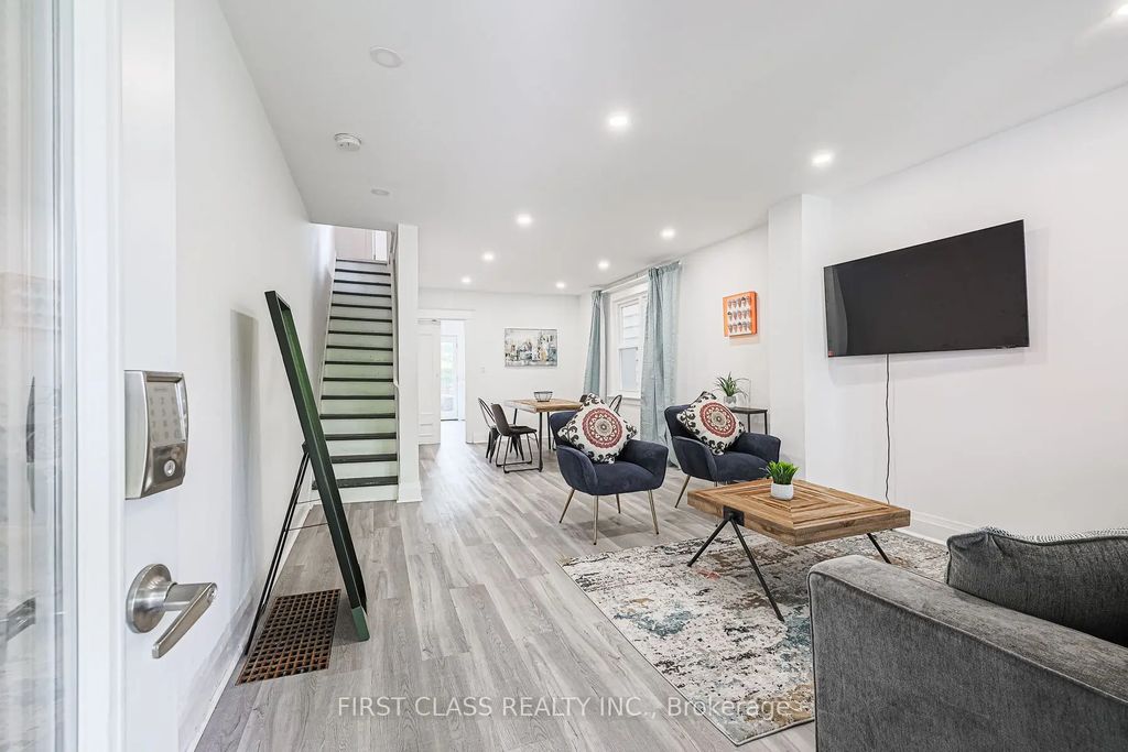 53 Aldridge Avenue, Toronto E02