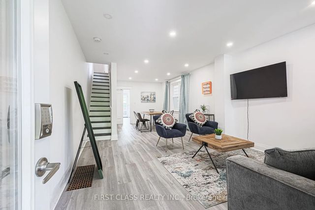 53 Aldridge Avenue, Toronto E02