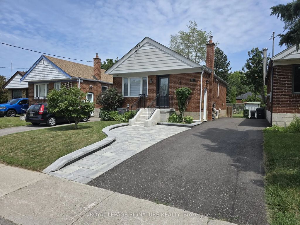 141 Phillip Avenue Upper, Toronto E06