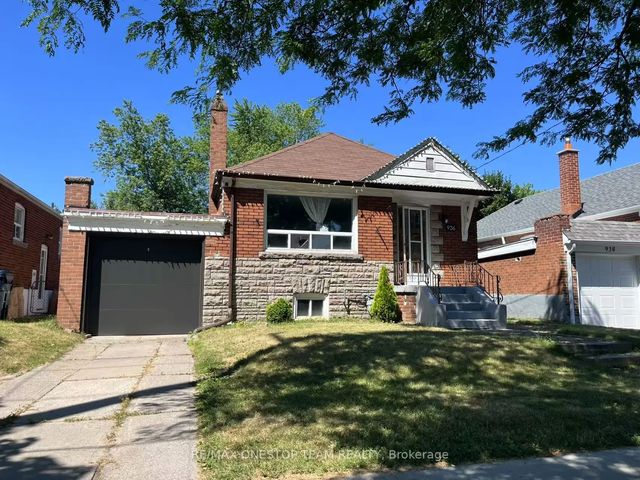 936 Pharmacy Avenue, Toronto E04