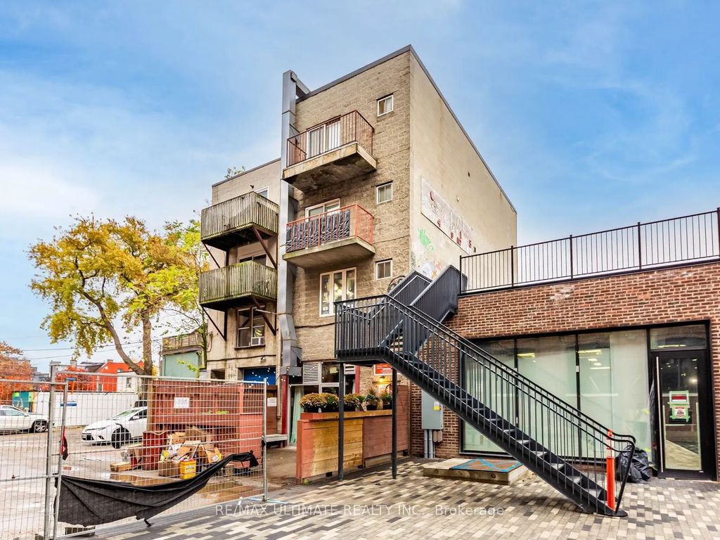 996 Queen Street E 4, Toronto E01