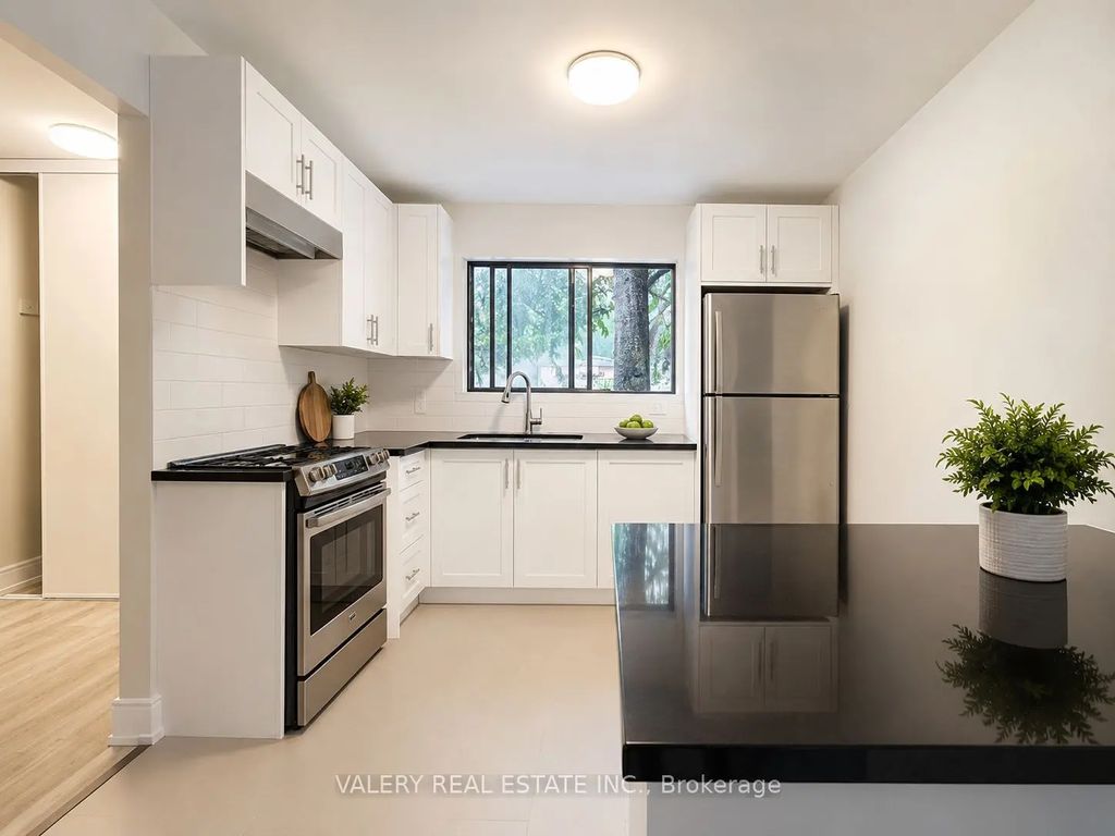 75 Eastdale Avenue Th8, Toronto E03