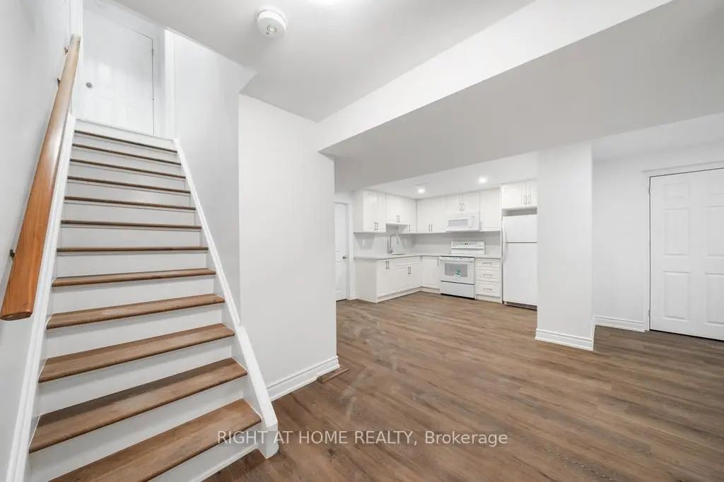 582 Carlyle Court Lower, Oshawa