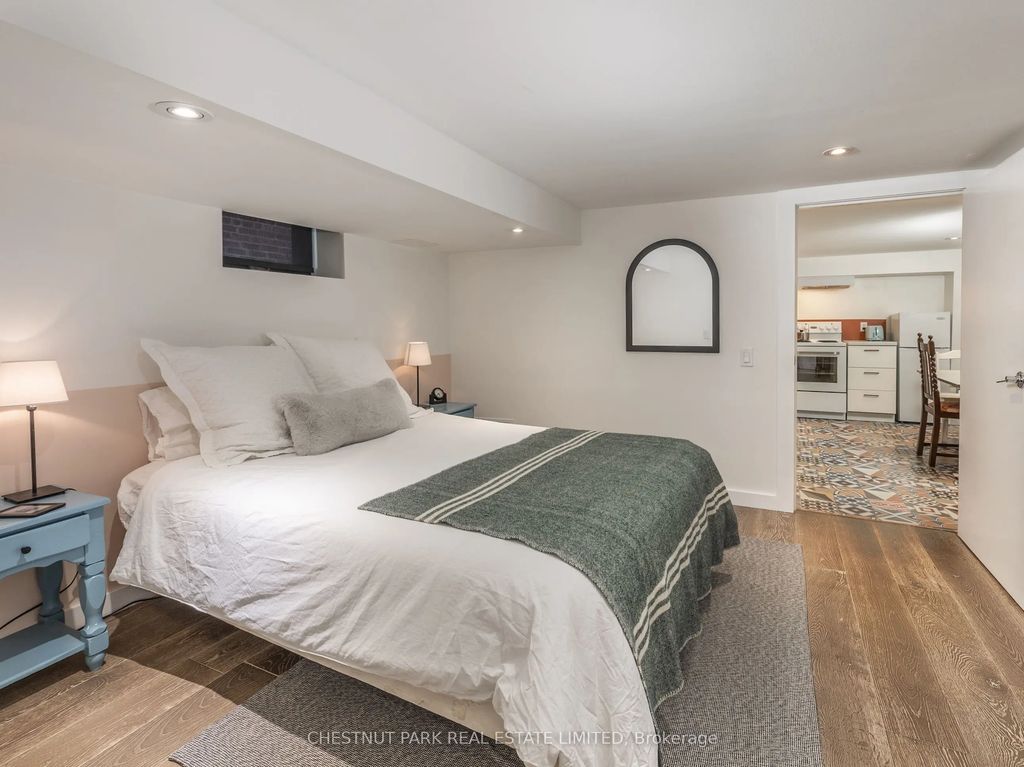 1654 Gerrard Street E, Toronto E02