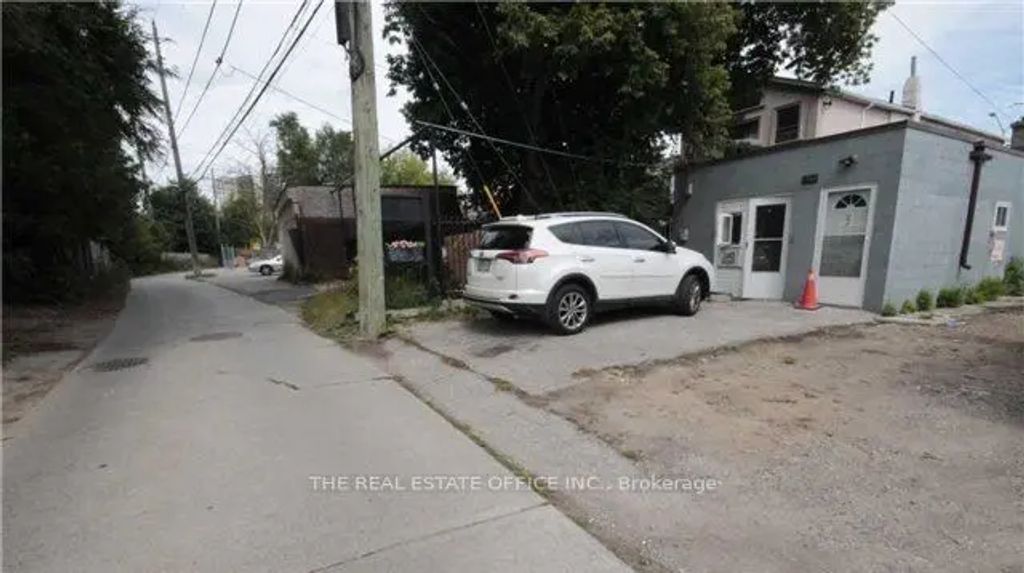 2444 Kingston Road Unit 1, Toronto E06