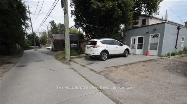 2444 Kingston Road Unit 1, Toronto E06