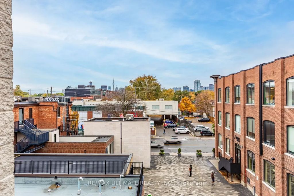 996 Queen Street E 5, Toronto E01