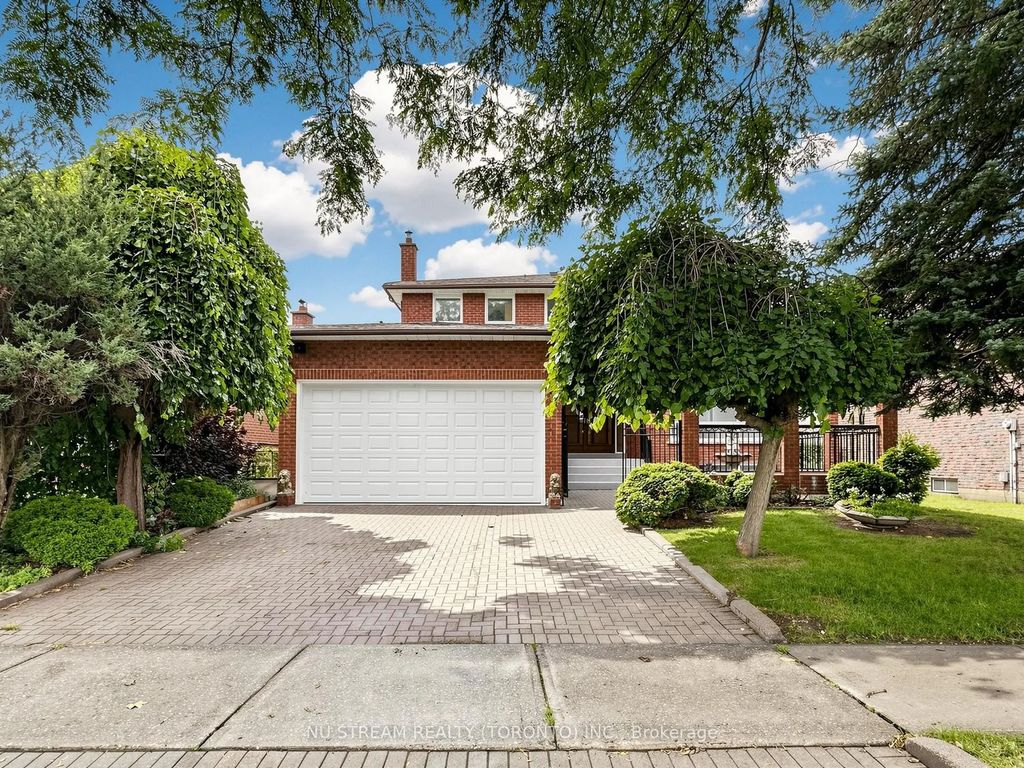 117 Ambercroft Boulevard N, Toronto E05