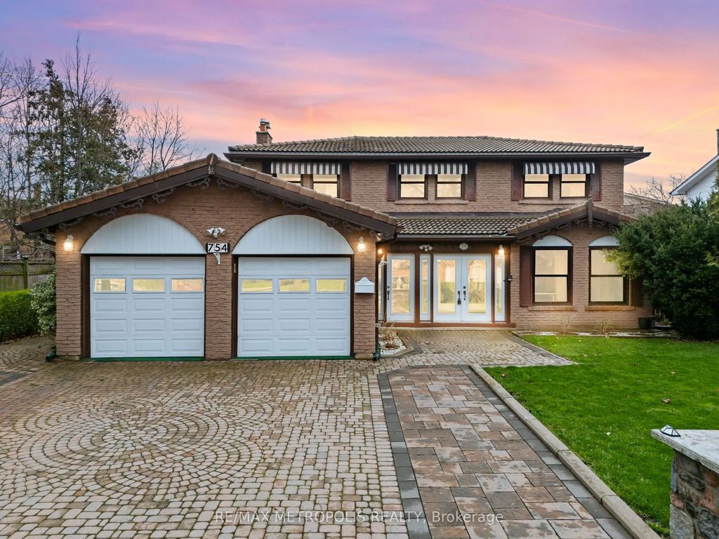 754 Eyer Drive Upper, Pickering