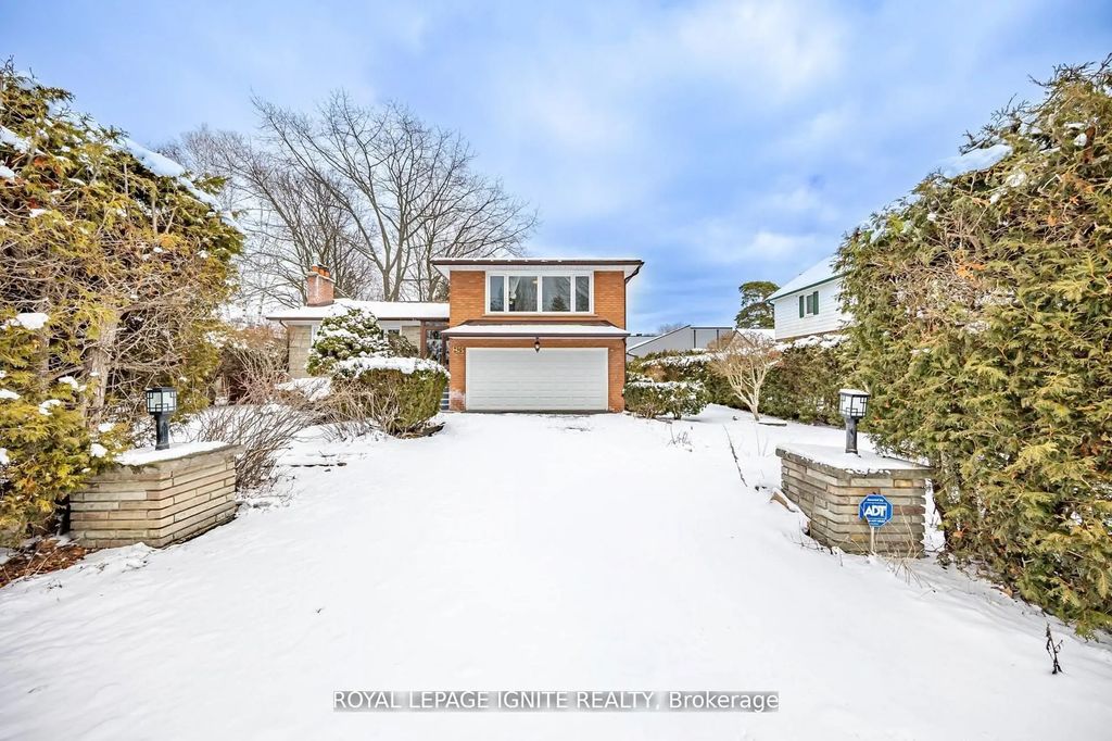83 Deep Dene Drive Main, Toronto E10