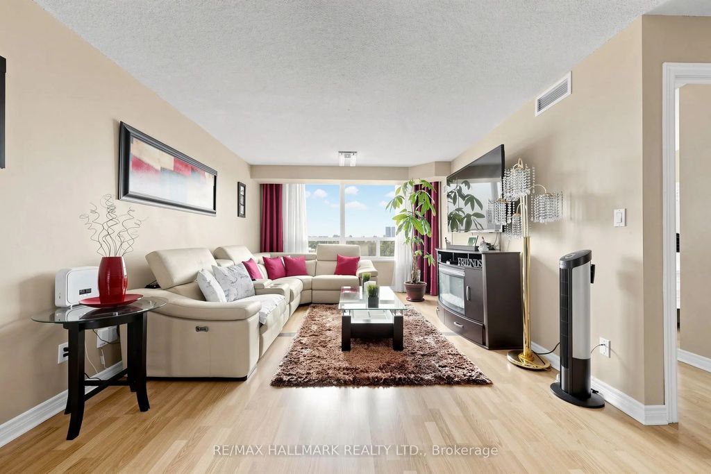 68 Corporate Drive 621, Toronto E09