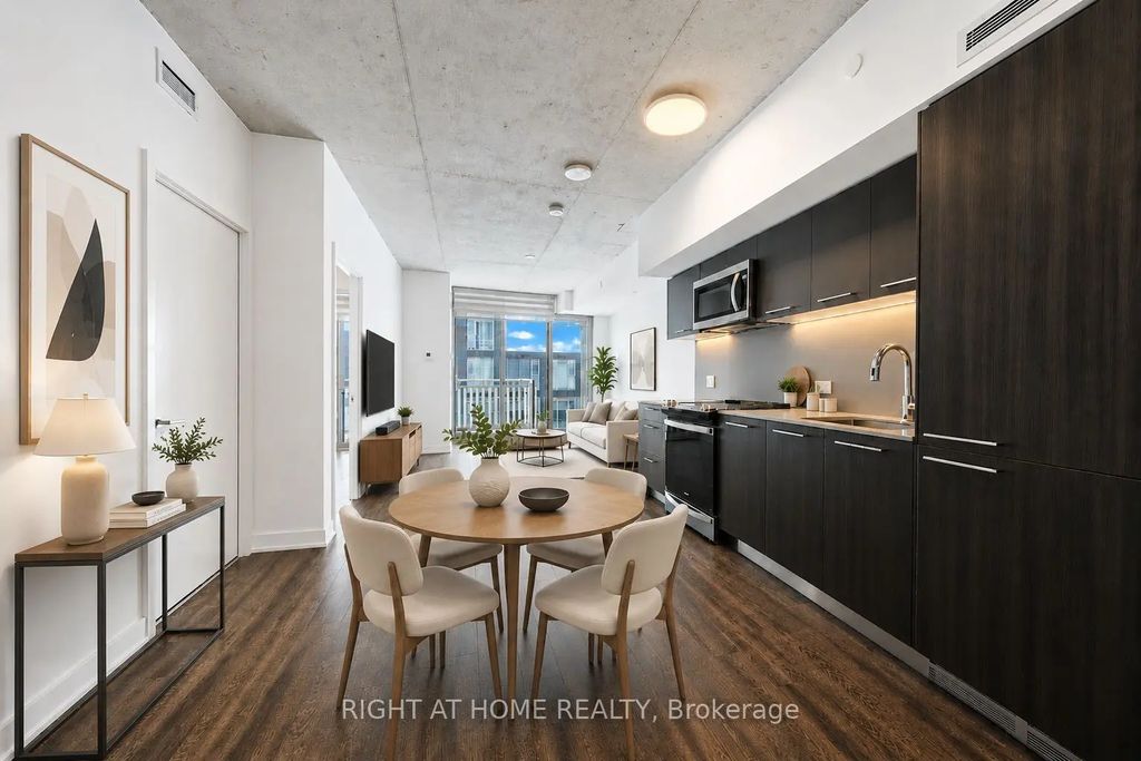 45 Baseball Place 903, Toronto E01