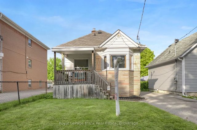 121 Cromwell Avenue, Oshawa