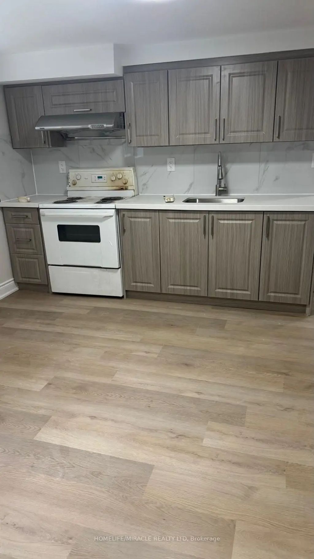 6 Kitson Drive, Toronto E08