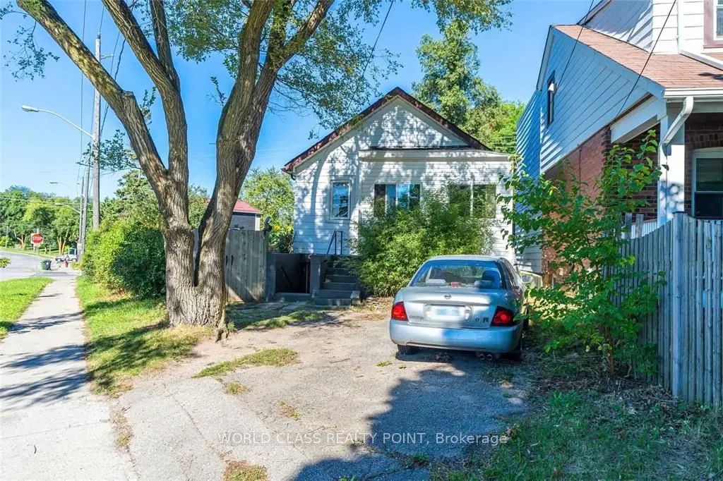 1 Mcintosh Street, Toronto E06
