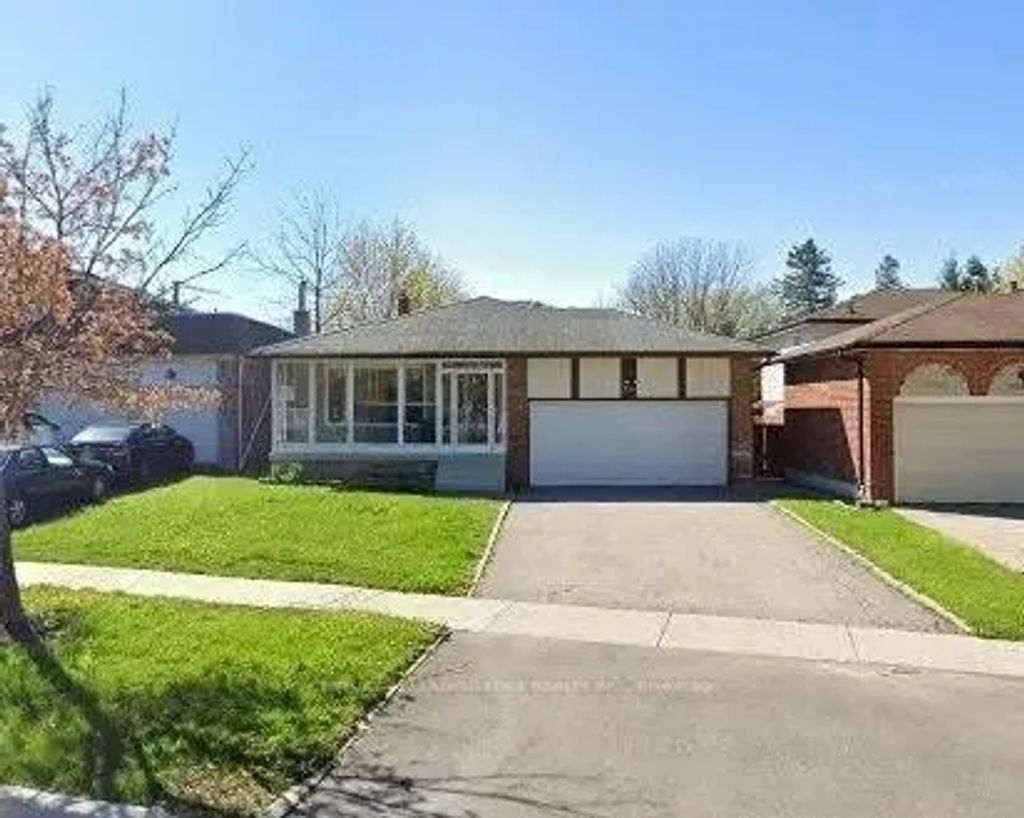959 Huntingwood Drive S Main, Toronto E05