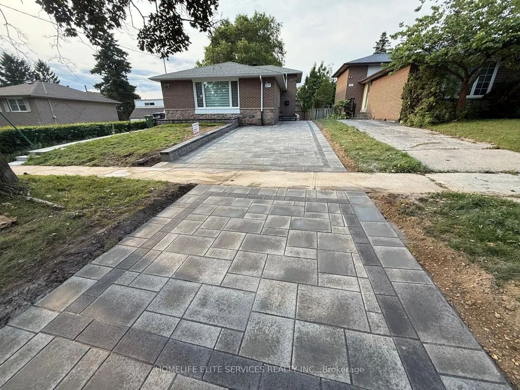 36 Manorglen Crescent, Toronto E07