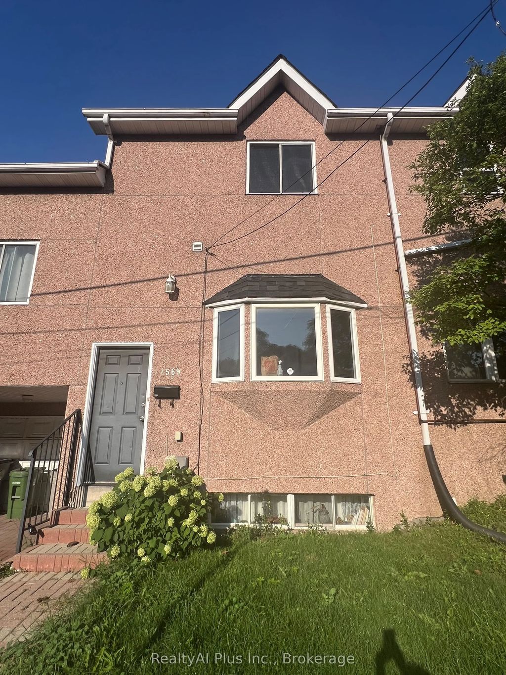 1569a Kingston Road, Toronto E06