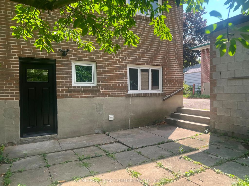 110 Marcella Street, Toronto E09