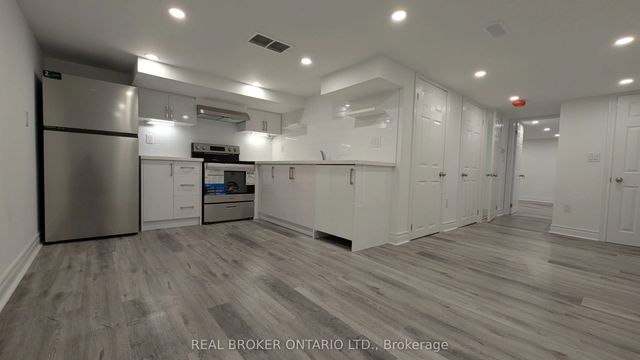 1150 Woodbine Avenue Unit #4, Toronto E03