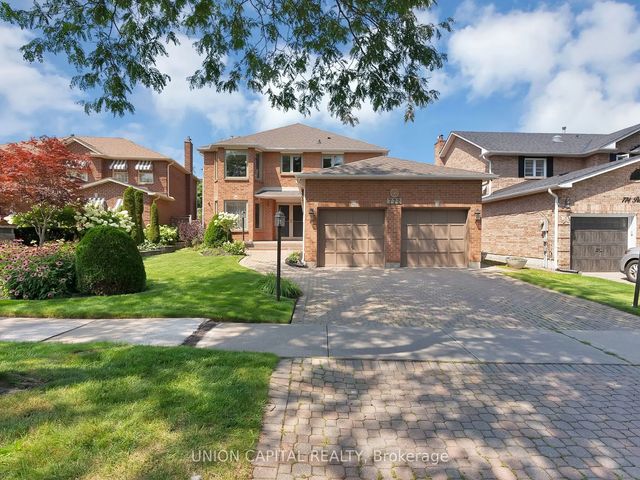 772 Pebble Court, Pickering