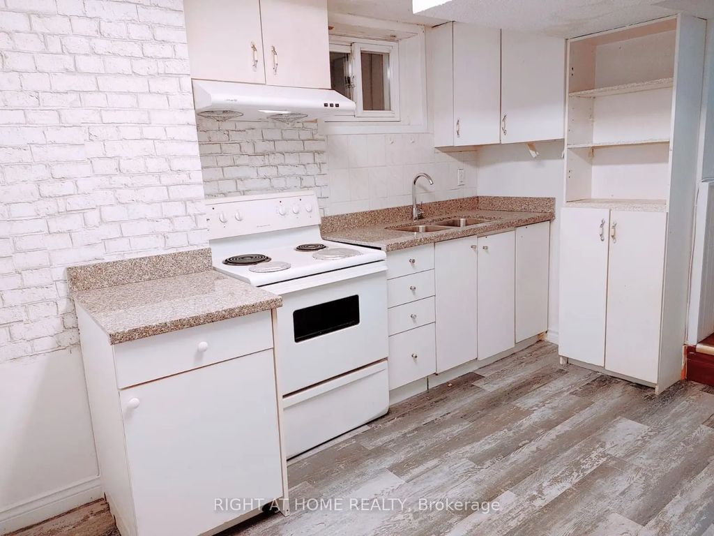 108 Littleleaf Drive B, Toronto E11