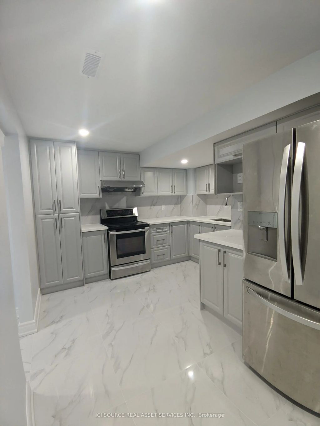 51 Britannia Avenue Lower Level, Oshawa
