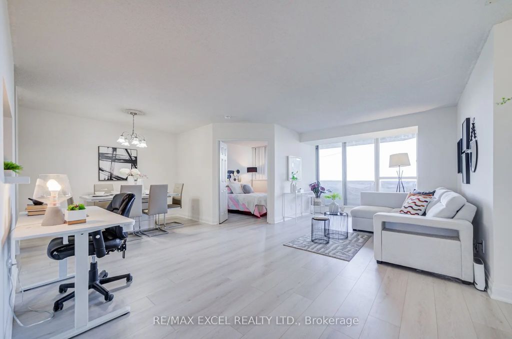 30 Thunder Grove 906, Toronto E07