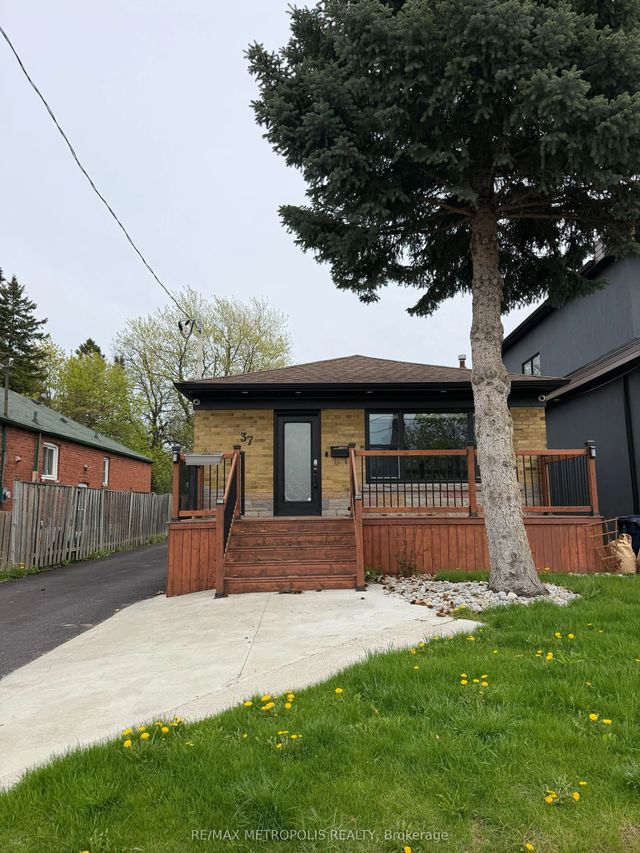 37 Lynvalley Crescent, Toronto E04