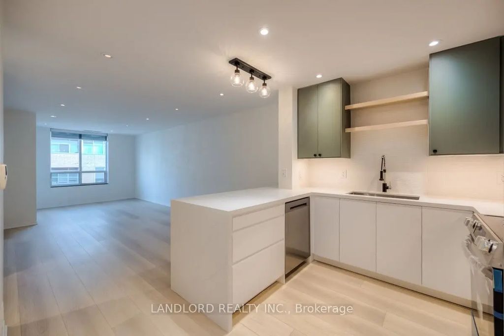 1863 Queen Street E 512, Toronto E02