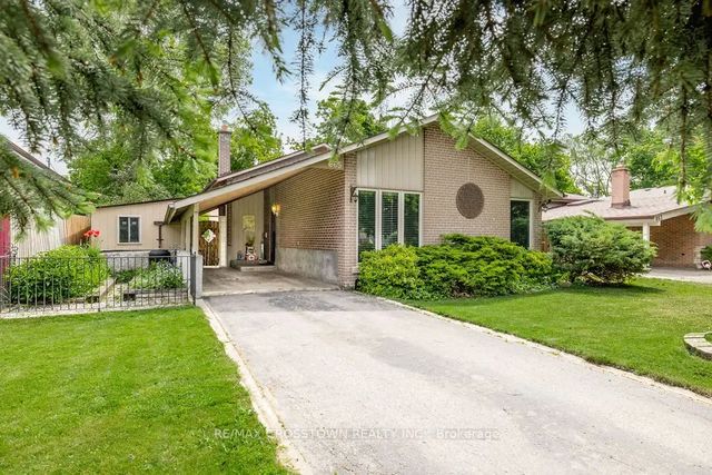 865 Krosno Boulevard, Pickering