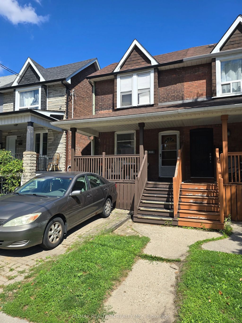 259 Woodbine Avenue, Toronto E02