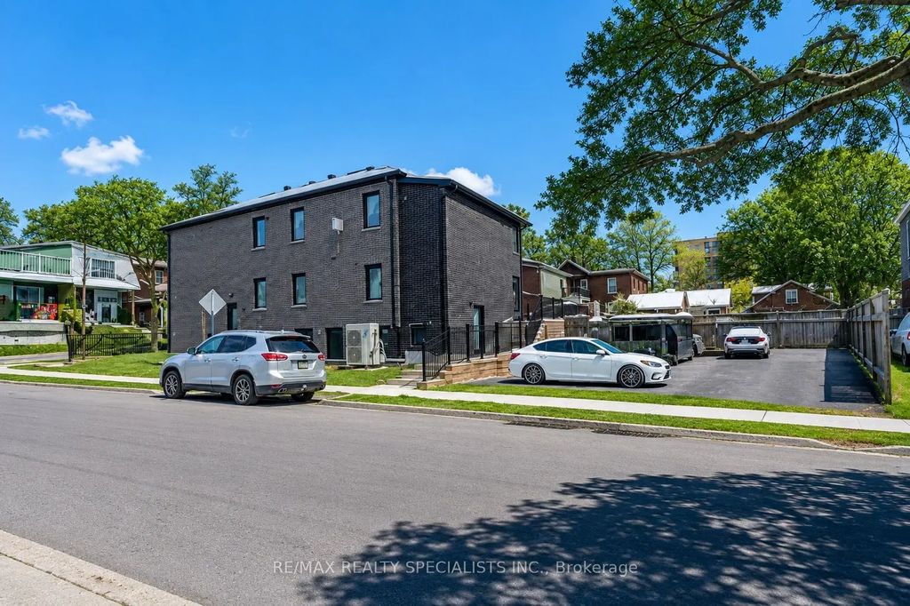 1659 Gerrard Street E, Toronto E02