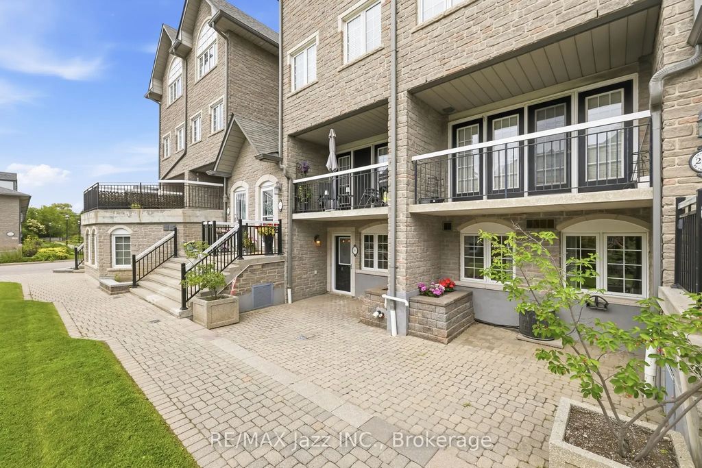 1995 Royal Road 115, Pickering