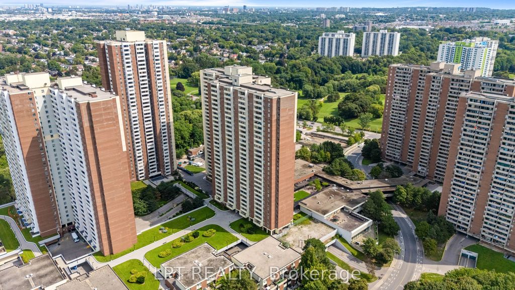 5 Massey Square 2811, Toronto E03