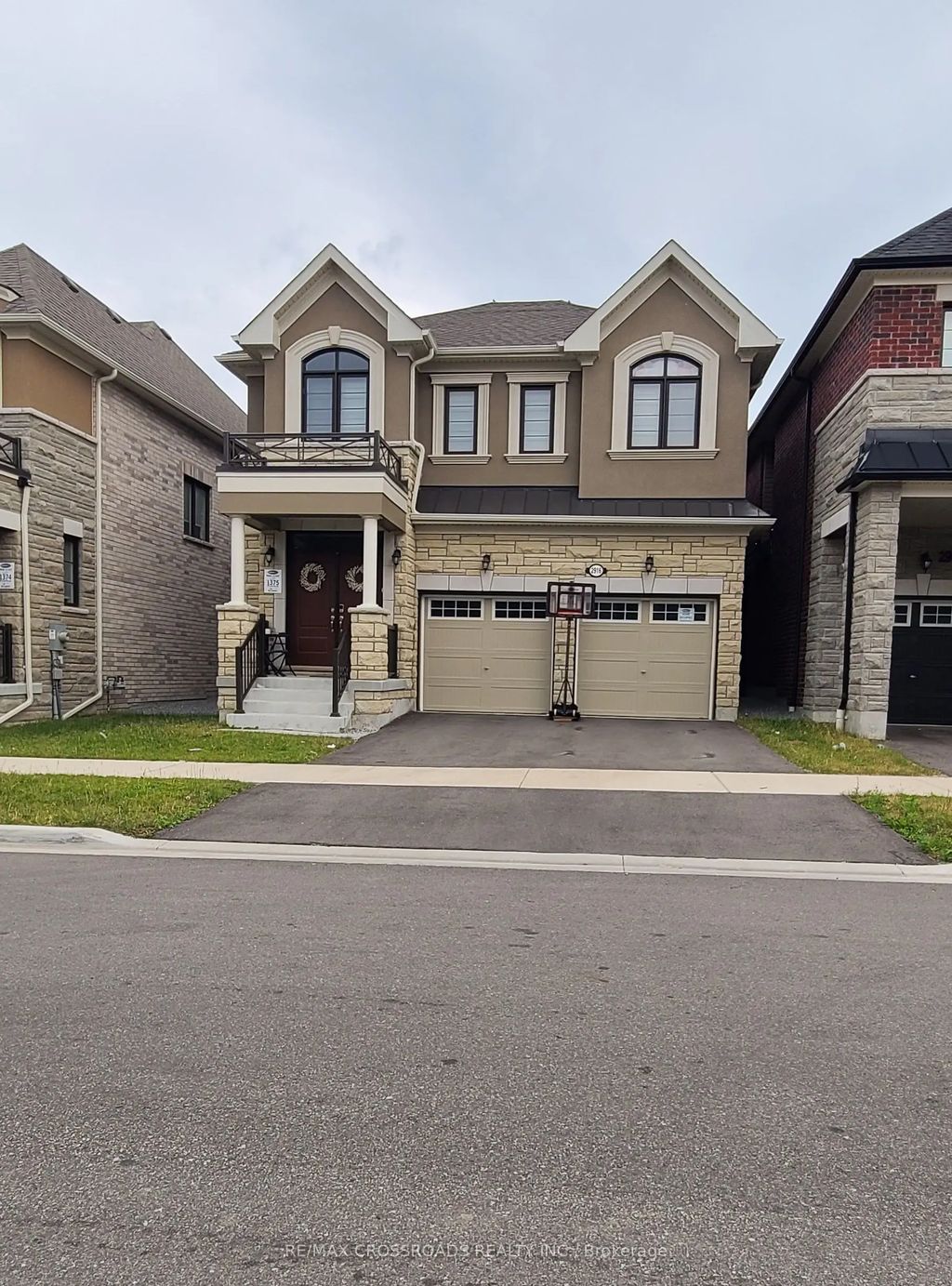 2916 Scotch Pine Lane, Pickering