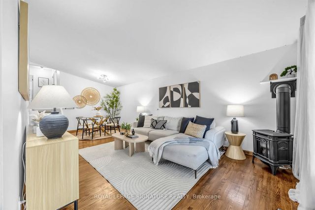 821 Krosno Boulevard, Pickering