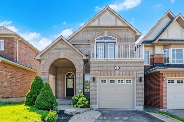 215 Willowbrook Drive, Whitby