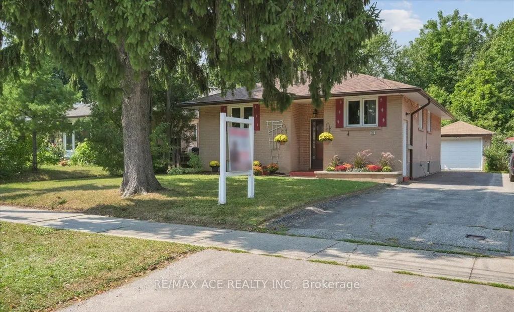 26 Oakridge Drive Main, Toronto E08