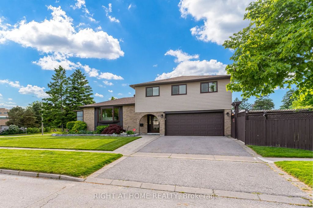 51 Lewin Crescent, Ajax