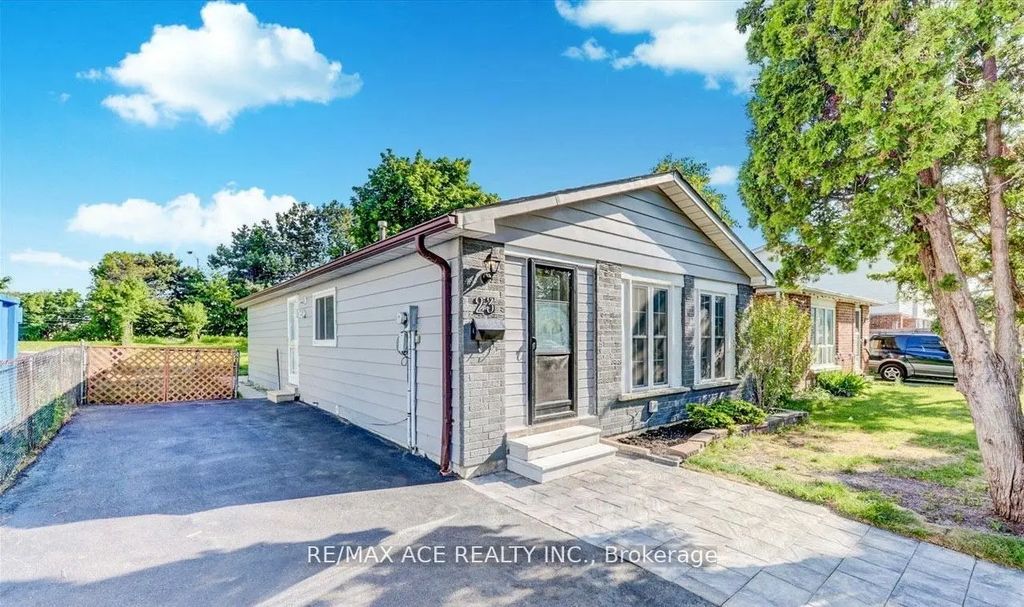 23 Gemshaw Crescent Bsmt, Toronto E11