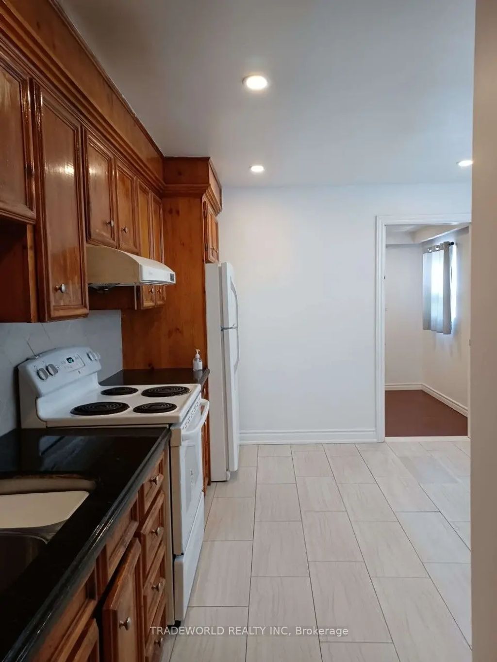 765 Gerrard Street E Main Fl, Toronto E01