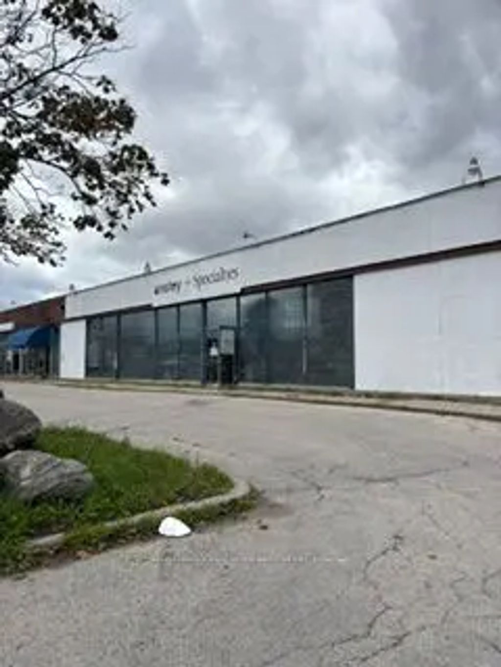 2480 Lawrence Avenue E, Toronto E04