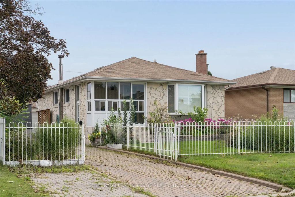 883 Antonio Street Basement, Pickering
