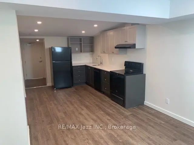 16 Simcoe Street S Upper, Oshawa